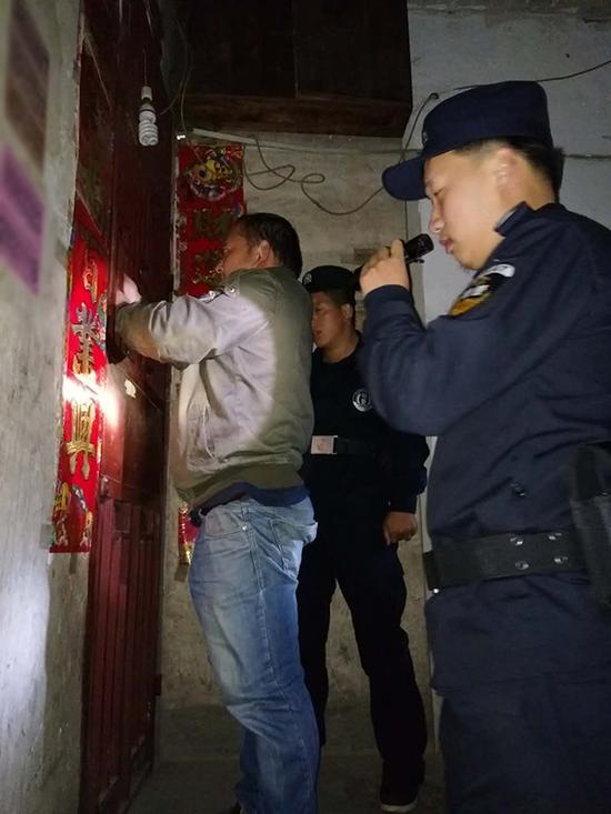 南宁地区粗心妈妈误将幼女锁家中 